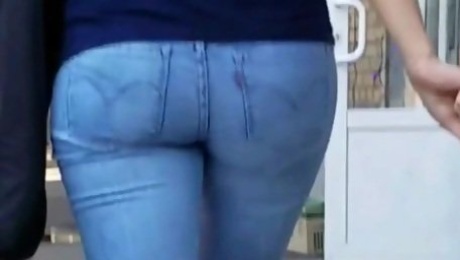 Round ass in light blue jeans